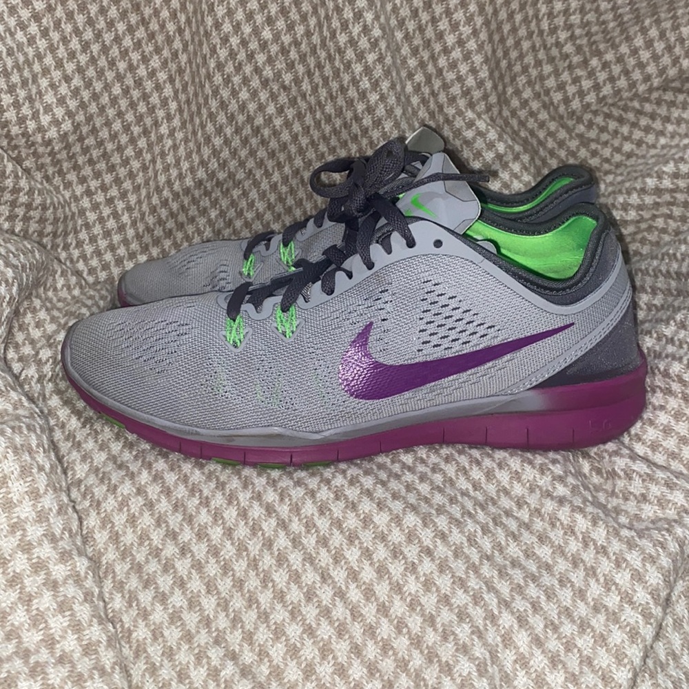 Grey Woman’s Nike Free TR Fit 5.0 Training Sneakers size 7.5